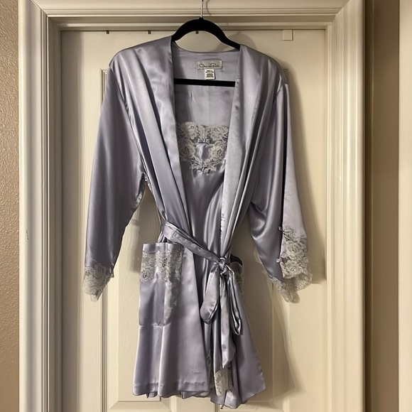 💜PRICE DROP💜 “VINTAGE OSCAR de la RENTRA” BRIDAL SET🤍ROBE-S,NIGHTIE-M GORG🩷 - Picture 4 of 9